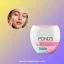 Mujer aplicando Crema Facial Ponds Clarant B3 para un tono uniforme y libre de manchas